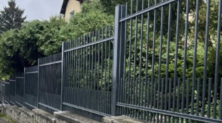 Moderní tyčkové oplocení pro rodinný dům ve Šťáhlavech – kvalitní ploty od Ploty Kodl Moderní tyčkové oplocení pro rodinný dům ve Šťáhlavech – kvalitní ploty od Ploty Kodl